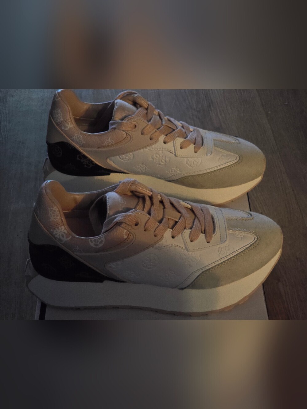 GUESS Luchia 3 Logo Sneakers โ White Multi โ 7.5 โ NEW IN BOX - Picture 4 of 10